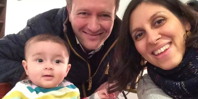 Richard Ratcliffe mit seiner Tochter und Frau Nazanin Zaghari-Ratcliffe 2016 Richard Ratcliffe mit seiner Tochter und Frau Nazanin Zaghari-Ratcliffe 2016