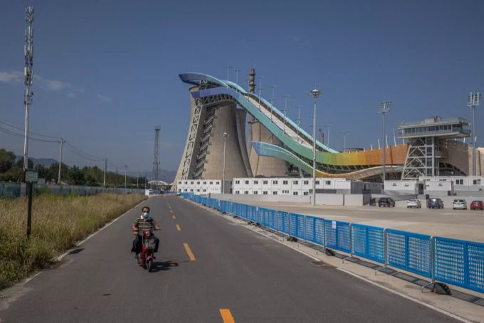 Weltweit erste permanente Big-Air-Rampe in Peking. Sie wird 2022 für die Austragung der Freestyle Skiing und Snowboard Wettkämpfe genutzt. Skiing Snowboar Freestyle 2022