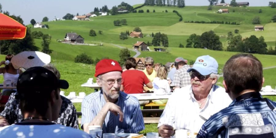 An 1.-August-Brunches kommen Stadt und Land schon seit Jahren miteinander in Kontakt. (Archivbild aus dem Jahr 2004)