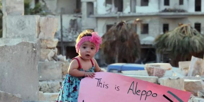 Sama 2016 im bombardierten Ost-Teil Aleppos. Foto: ITN Productions/ZDF/ARTE/dpa Sama 2016 im bombardierten Ost-Teil Aleppos. Foto: ITN Productions/ZDF/ARTE/dpa