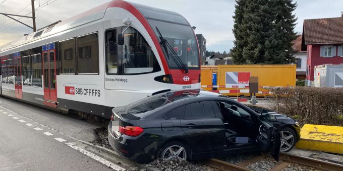 Es entstand grosser Sachschaden. Unfall