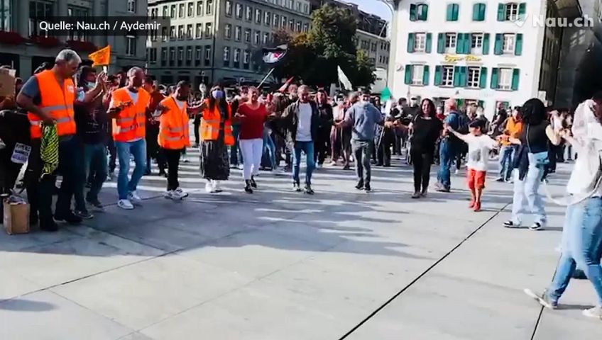 demonstranten-tanzen
