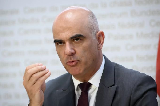 Bundesrat Alain Berset will bei den Corona-Massnahmen im Moment noch nicht lockern. Alain Berset