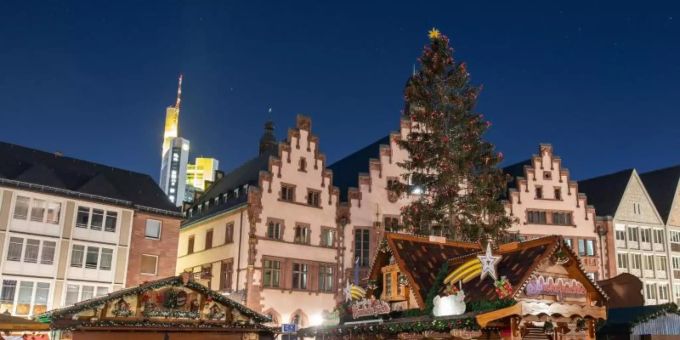 Die Corona-Massnahmen haben sich dem Schaustellerbund zufolge auf die Weihnachtsmarkt-Umsätze ausgewirkt. Foto: Julia Cebella/dpa/Symbolbild Die Corona-Massnahmen haben sich dem Schaustellerbund zufolge auf die Weihnachtsmarkt-Umsätze ausgewirkt. Foto: Julia Cebella/dpa/Symbolbild