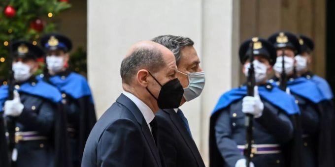 Draghi empfing Scholz in Rom mit militärischen Ehren Draghi empfing Scholz in Rom mit militärischen Ehren