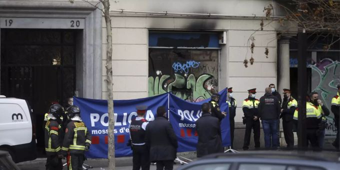 Polizei und Feuerwehr beim Einsatz in Barcelona am 30. November 2021. Spain Fire