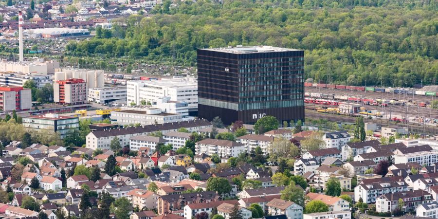 Blick auf Muttenz mit der Fachhochschule Nordwestschweiz.