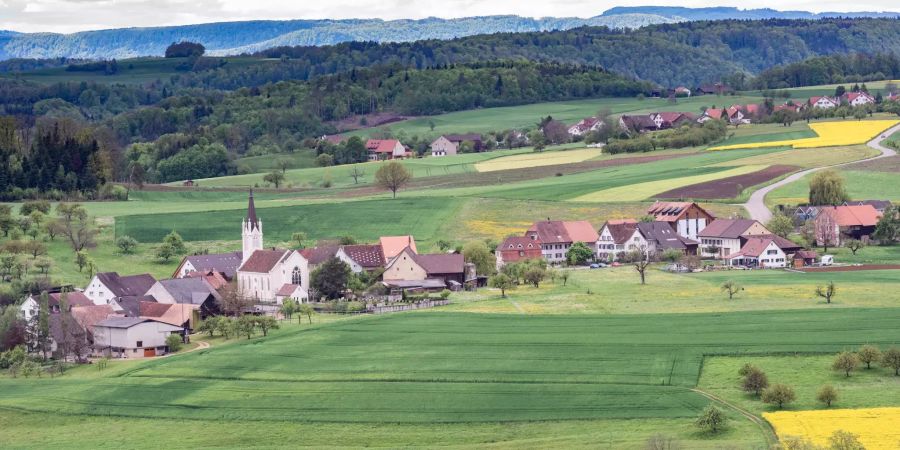 Blick auf die Gemeinde Kilchberg. - Basel-Landschaft