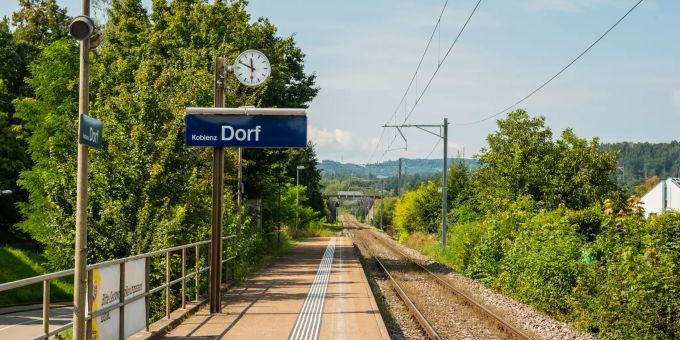 Die Zughaltestelle in Koblenz Dorf. Die Zughaltestelle in Koblenz Dorf.