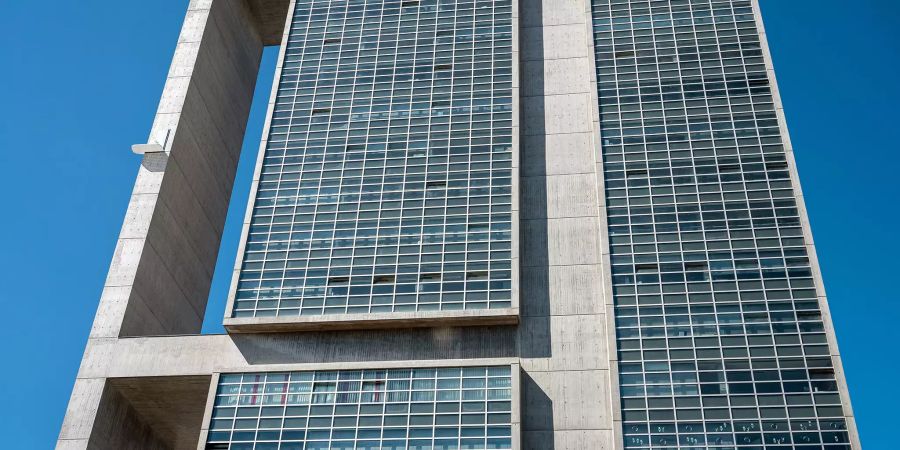 Das Hochhaus beim Kongresshaus Biel mit dessen Bau 1960 begonnen wurde.