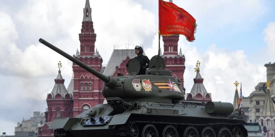 Panzer bei Militärparade in Moskau