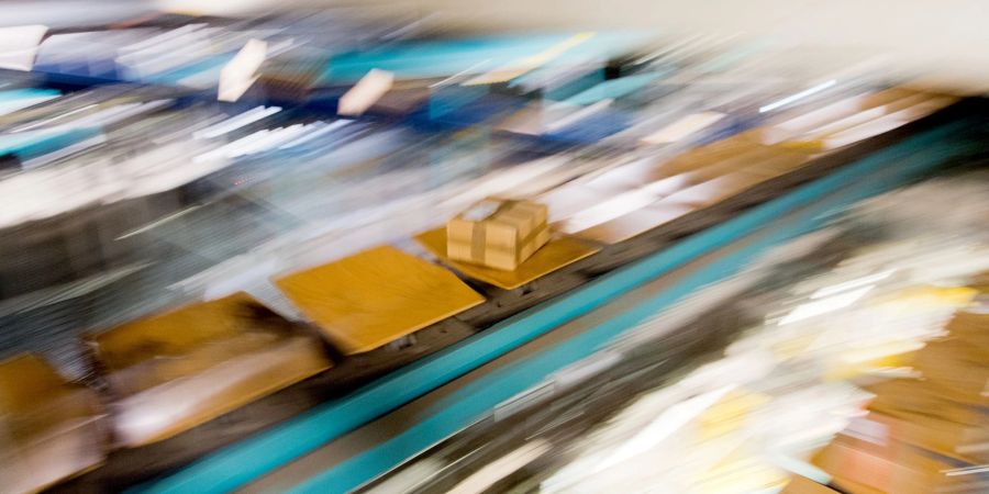 Um Päckchen nicht sofort im Papiermüll entsorgen zu müssen, gibt es Unternehmen, die sie ein weiteres Mal verwerten.