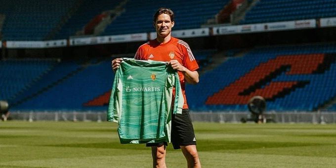 Marwin Hitz unterschreibt beim FC Basel. Marwin Hitz FC Basel