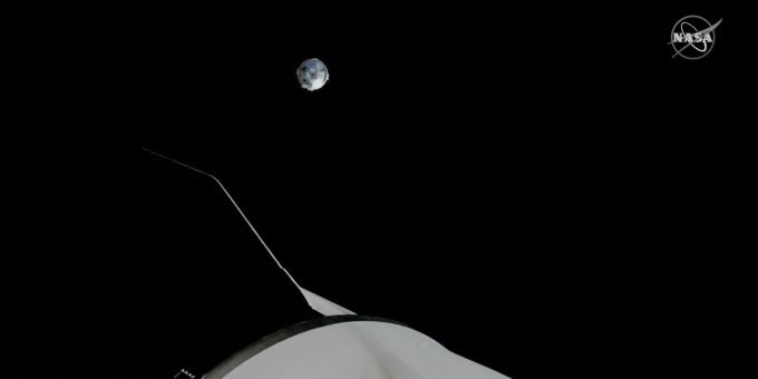 Das «Starliner»-Raumschiff (M, oben) verlässt die Internationale Raumstation. Das «Starliner»-Raumschiff (M, oben) verlässt die Internationale Raumstation.