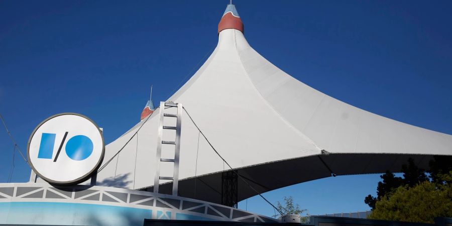 Logo der Entwicklerkonferenz Google I/O 2022 im Shoreline Amphitheatre (Mountain View).