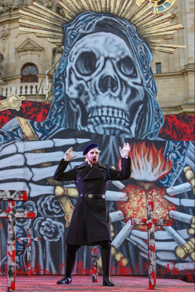 «Die Jungfrau von Orléans» von Pjotr Iljitsch Tschaikowski wird dieses Jahr durch Verdis «Giovanna d'Arco» ersetzt. Bereits 2019 wurde eine Oper des italienischen Komponisten aufgeführt. Pjotr Iljitsch Tschaikowski