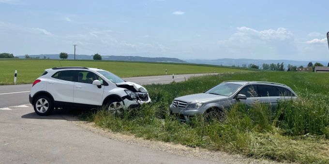 Der Autofahrer wurde schwer verletzt.