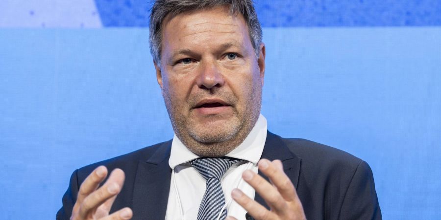 Robert Habeck (Bündnis 90/Die Grünen), Vizekanzler und Bundesminister für Wirtschaft, bei einer Podiumsdiskussion während des Jahrestreffens des Weltwirtschaftsforums (WEF) in Davos.