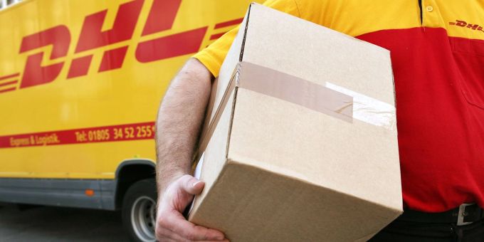Das Versenden eines kleinen 2-Kilogramm-Pakets kostet demnächst 50 Cent mehr als bisher. Das Versenden eines kleinen 2-Kilogramm-Pakets kostet demnächst 50 Cent mehr als bisher.