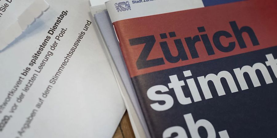 Die Stadt Zürich kann die Einführung eines neuen Stadtausweises vorbereiten, der unter anderem Sans-Papiers zugute kommen soll. Die Stimmberechtigten genehmigten einen 3,2-Millionen-Kredit. (Symbolbild)