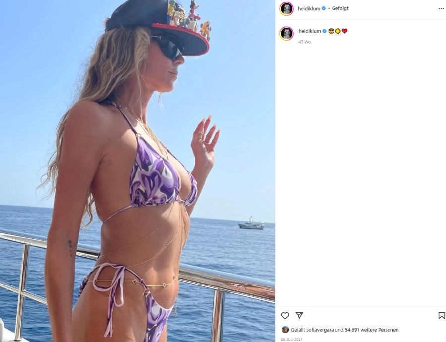 Auch Heidi Klum setzt ihren Body im Bikini gerne in Szene.