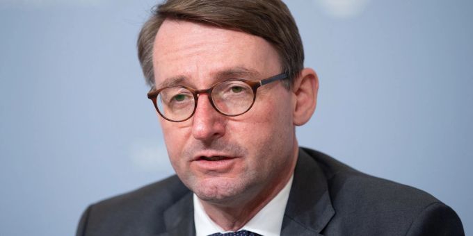 Regierungschef Kretschmer trennt sich von Innenminister Roland Wöller. Regierungschef Kretschmer trennt sich von Innenminister Roland Wöller.