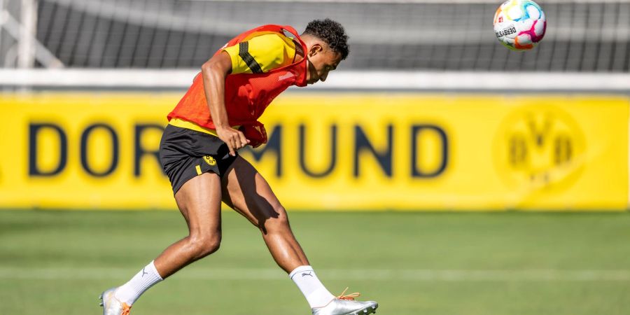 Rückt im BVB-Angriff in den Fokus: Donyell Malen beim Training von Borussia Dortmund.