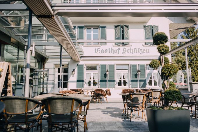 Die sonnige Terrasse des Schützen Steffisburg lädt zum Verweilen ein. Gasthof Schützen Steffisburg