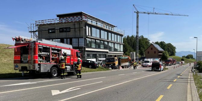 Feusisberg: Drei Männer bei Baugrubeneinsturz verschüttet