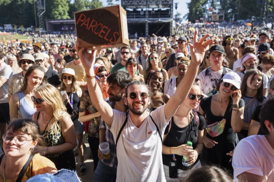 Am Gurtenfestival, welches noch bis am Samstag stattfindet, sollte man viel trinken und Schatten suchen. Es wird heiss.