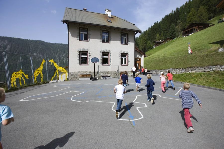 Für Schüler an zwei Zürcher Schulen gibt es vorerst Pausenanimation statt einen Fussball-Match in der Pause.