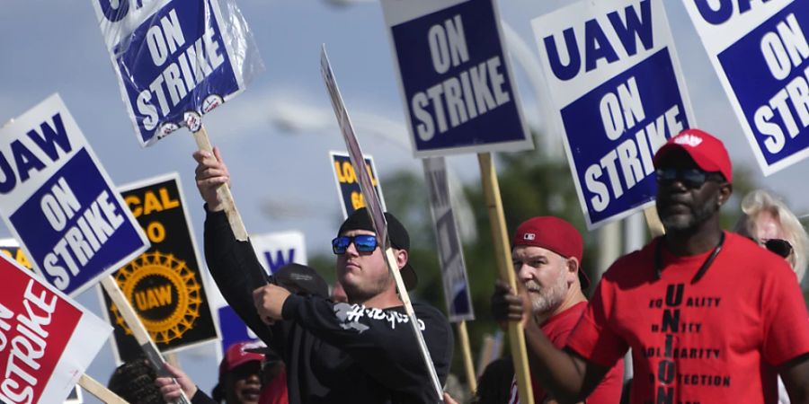 Streiks gehen weiter: Die Gewerkschaft UAW erhöht den Druck auf General Motors und Stellantis. (Archivbild)