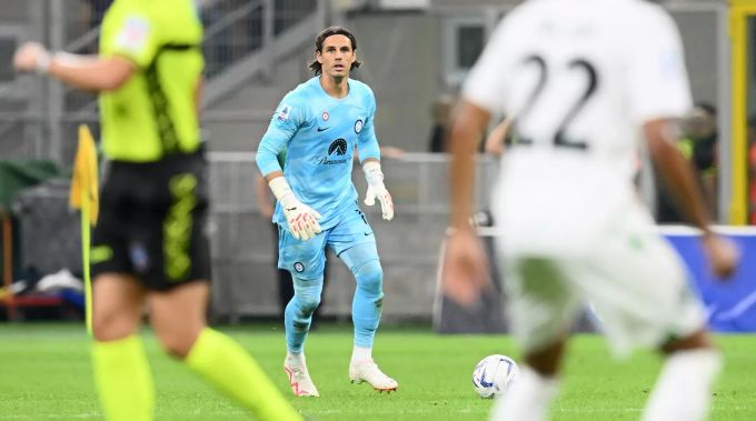 Yann Sommer im Einsatz für Inter Mailand gegen Sassuolo in der Serie A. Yann Sommer Inter Mailand