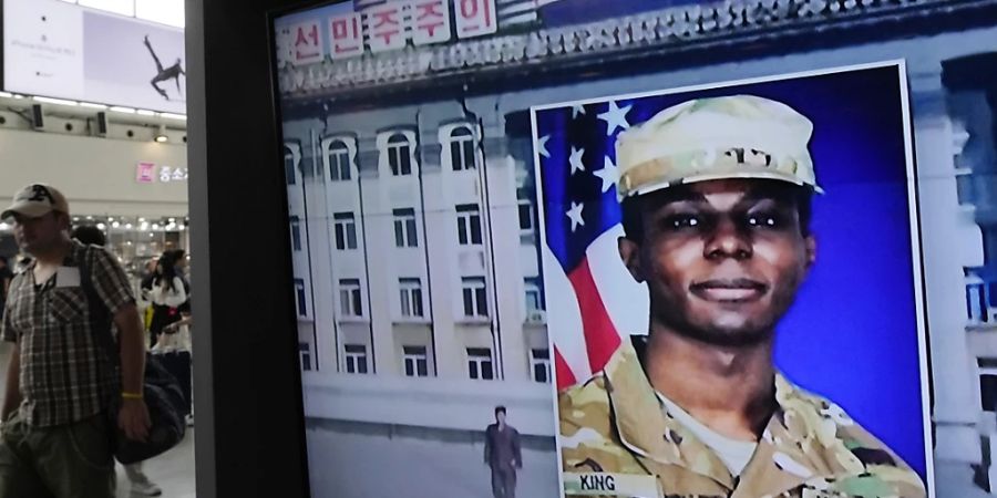 ARCHIV - Zwei Monate nach seinem unerlaubten Grenzübertritt nach Nordkorea muss der US-Soldat Travis King das weithin isolierte Land wieder verlassen. Foto: Ahn Young-joon/AP