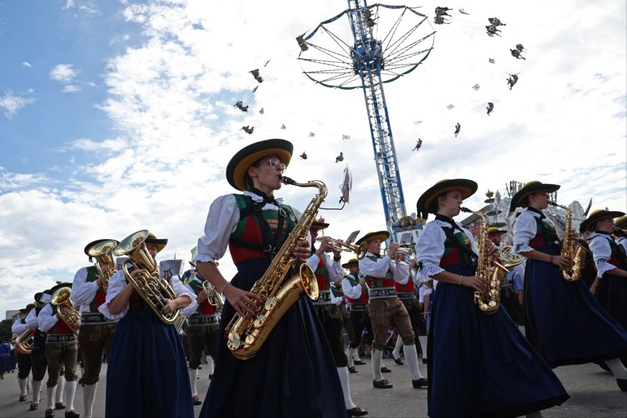 Seit Samstag läuft die Mega-Party in der deutschen Stadt München.