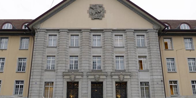 Das Bezirksgericht Zürich verhandelt am Donnerstag den Fall einer 21-Jährigen, die ihren Vater erschossen hat. ((Archivbild) Das Bezirksgericht Zürich verhandelt am Donnerstag den Fall einer 21-Jährigen, die ihren Vater erschossen hat. ((Archivbild)
