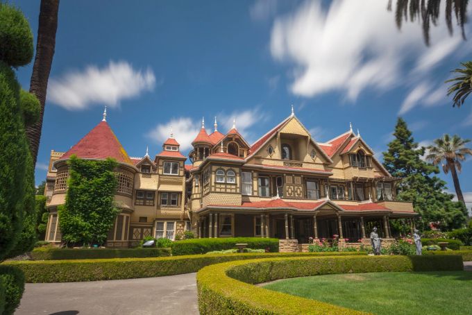 Das Winchester Mystery House gibt sich äußerlich eindrucksvoll, aber innen warten diverse bauliche Kuriositäten. Winchester Mystery House Park Villa
