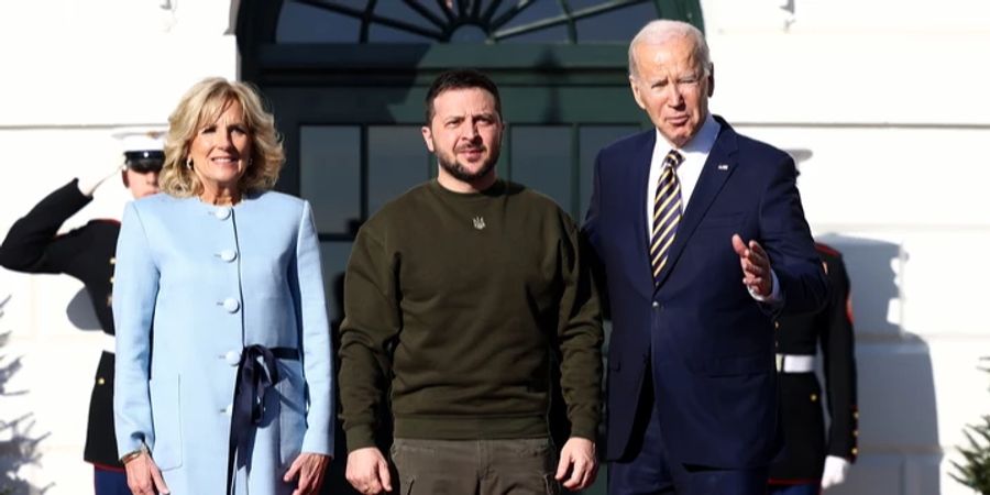 In Washington wurde er von Jill und Joe Biden empfangen.