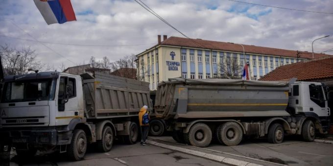 Blockade an der Grenze zwischen dem Kosovo und Serbien Blockade an der Grenze zwischen dem Kosovo und Serbien