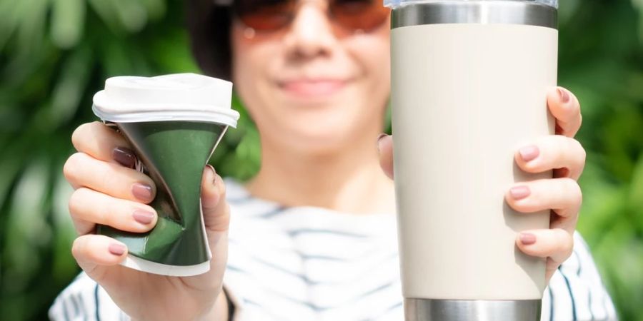 In Deutschland werden stündlich 320.000 Einwegbecher für Heissgetränke verbraucht.