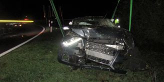 A3 / Benken SG - Lenker landet bei Selbstunfall in Waldabschnitt