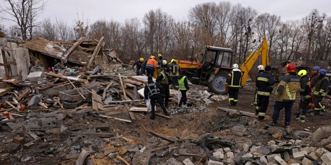 Bei den russischen Raketenangriffen am Donnerstag wurde auch ein Wohngebiet in Kiew stark beschädigt. Kiew ukraine krieg