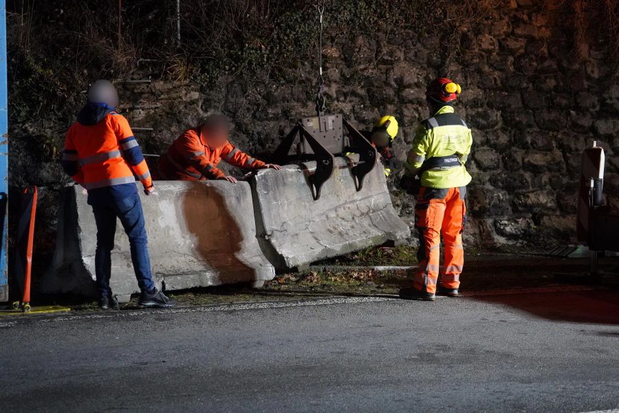 Auf der Axenstrasse zwischen Sisikon UR und Flüelen ist es zu einem Unfall gekommen.