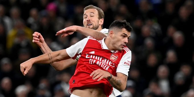 Granit Xhaka im Duell mit Tottenhams Harry Kane. Granit Xhaka