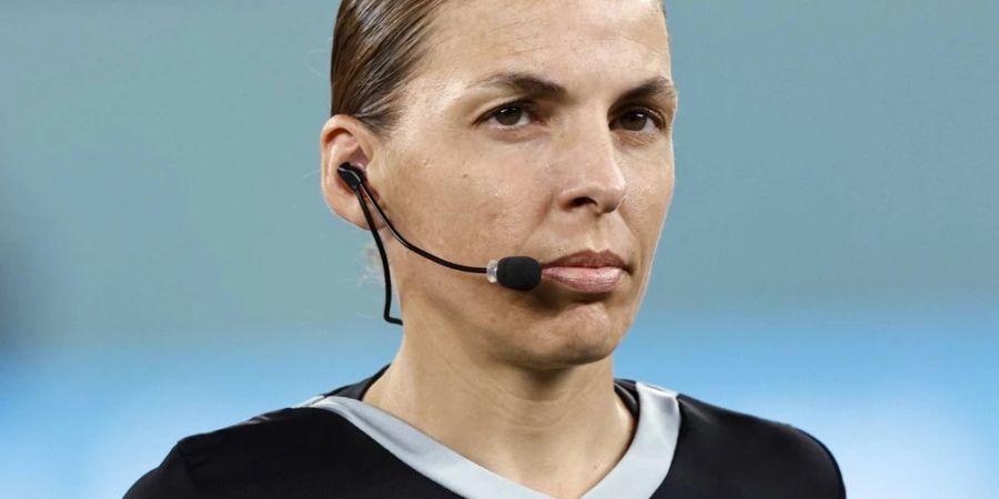 Stéphanie Frappart wird als erste Schiedsrichterin ein WM-Spiel leiten.