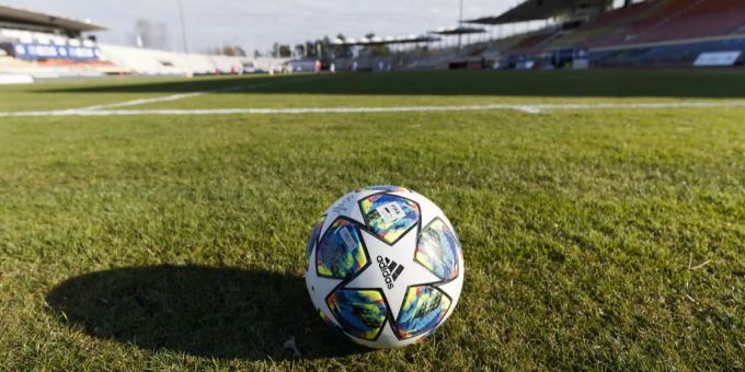 In Bassersdorf bleibt der Ball vorerst noch liegen. (Symbolbild) FC Bassersdorf