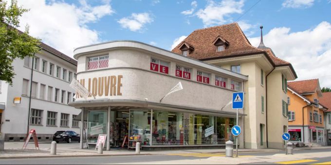 Das Au Louvre / Estermann's Bürobedarf in Reinach AG. Das Au Louvre / Estermann's Bürobedarf in Reinach AG.