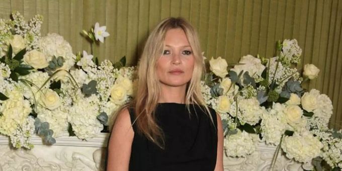 Kate Moss schwört auf ausreichend Schlaf und Yoga. Kate Moss