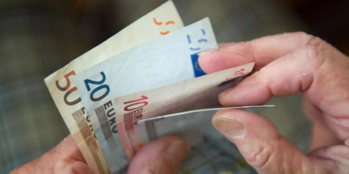 Die Ausgaben der Rentenversicherung summierten sich 2019 auf insgesamt 319 Milliarden Euro. Foto: Marijan Murat/dpa Die Ausgaben der Rentenversicherung summierten sich 2019 auf insgesamt 319 Milliarden Euro. Foto: Marijan Murat/dpa