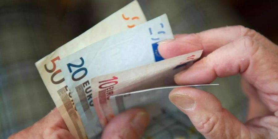 Die Ausgaben der Rentenversicherung summierten sich 2019 auf insgesamt 319 Milliarden Euro. Foto: Marijan Murat/dpa